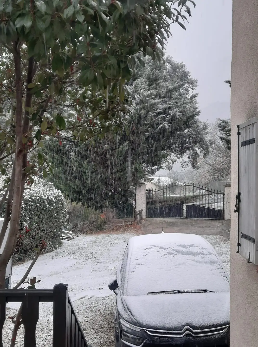 Gard : la neige tombe à Mandagout !