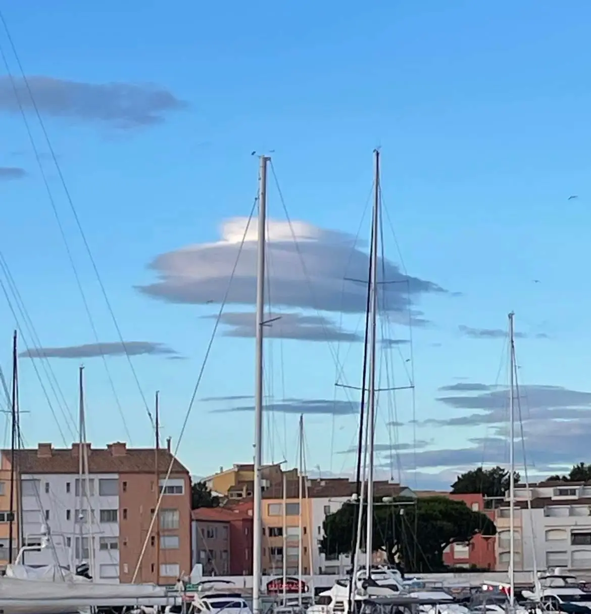 Cap d’Agde : un nuage en forme de soucoupe volante observé ce mercredi