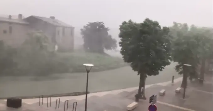 Météo : les images impressionnantes de l’orage à Trèbes dans l’Aude ce lundi