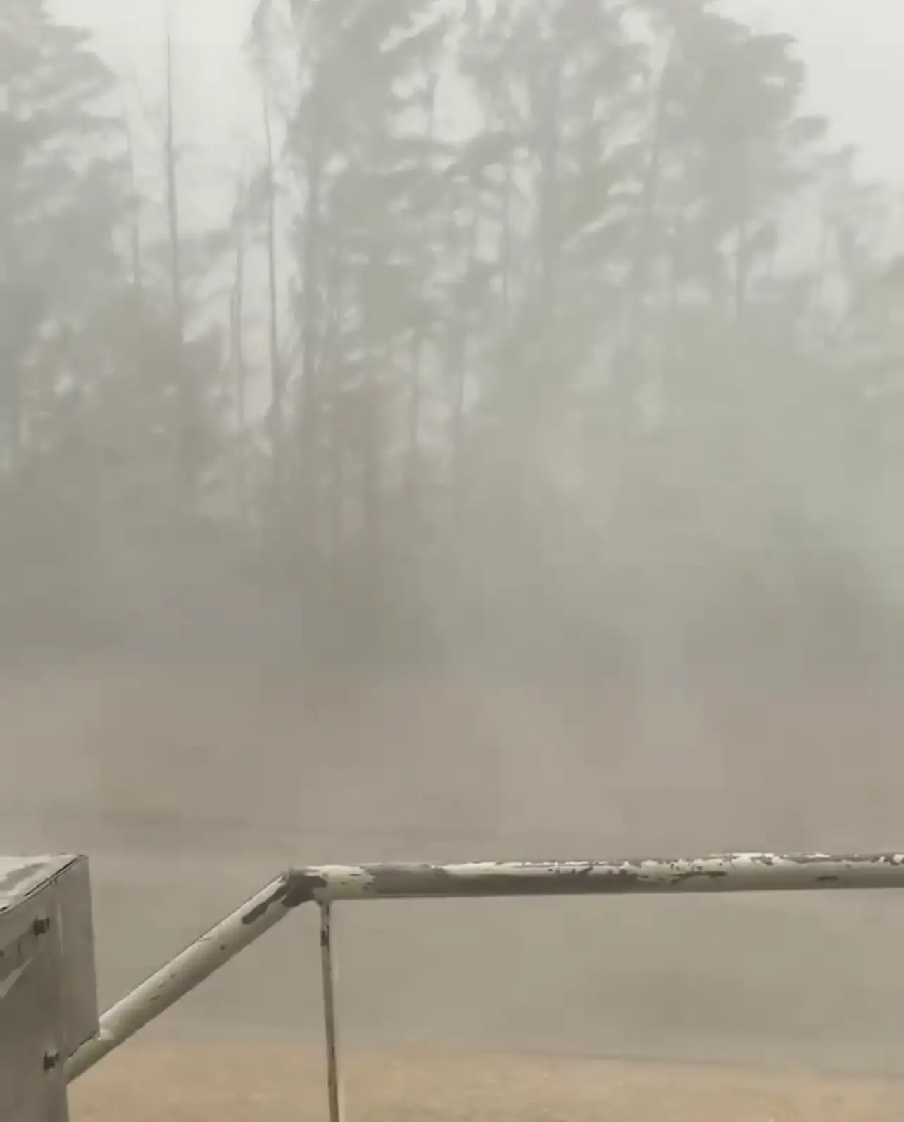 Gard : les images impressionnantes de l’orage violent qui a frappé le bassin Alésien