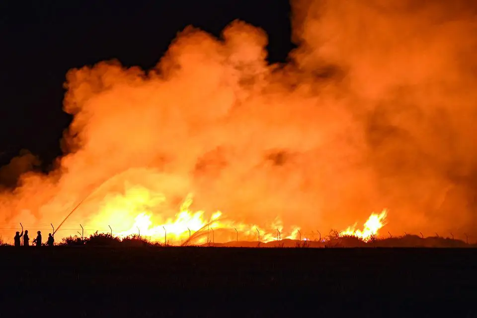 Incendie dans le Gard : un pompier grièvement brûlé au visage à Aubais