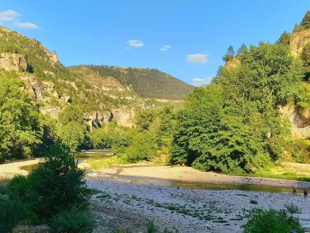 Lozère : il n’y a quasiment plus d’eau dans le Tarn à Sainte-Enimie