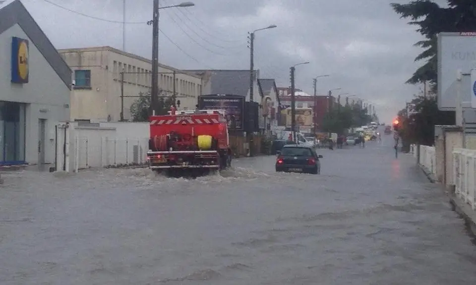 Météo : orages diluviens et peu mobiles entre mardi soir et mercredi, risque d’inondations