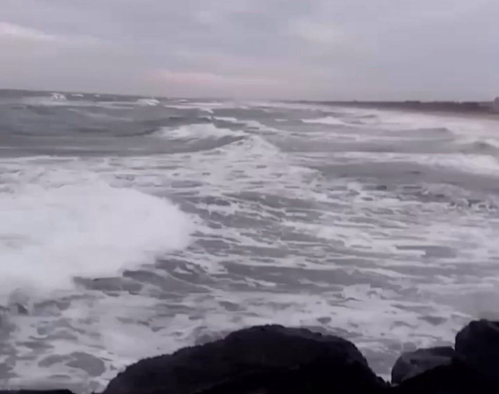 Hérault : les images de la mer démontée au large du bassin de Thau à Marseillan