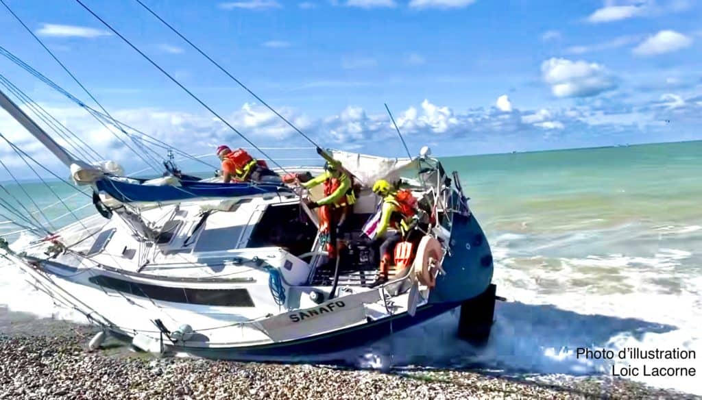 Grau-du-Roi : un bateau s’échoue, son capitaine retrouvé ivre et nu à son bord