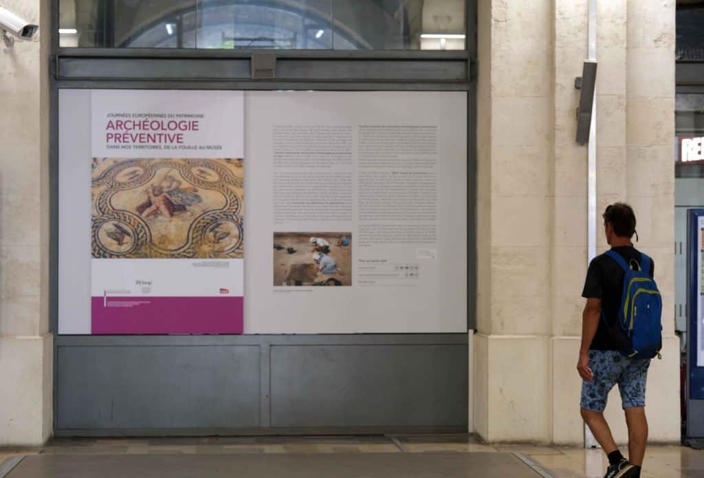 Gare de Nîmes : une exposition retraçant la découverte de la mosaïque de Penthée à découvrir en gare