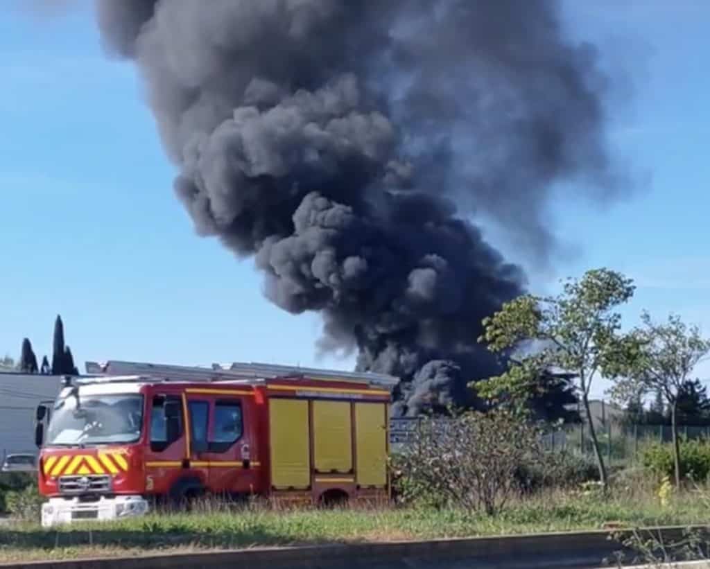 Gard : plusieurs véhicules en feu au sud de Nîmes ce dimanche