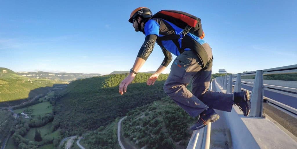 Drame : son parachute ne s’ouvre pas, un base-jumper se tue depuis le viaduc de Millau