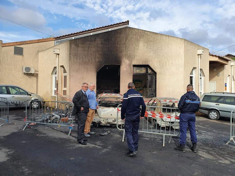 Hérault : un feu de plusieurs véhicules se propage à la bibliothèque, enquête en cours