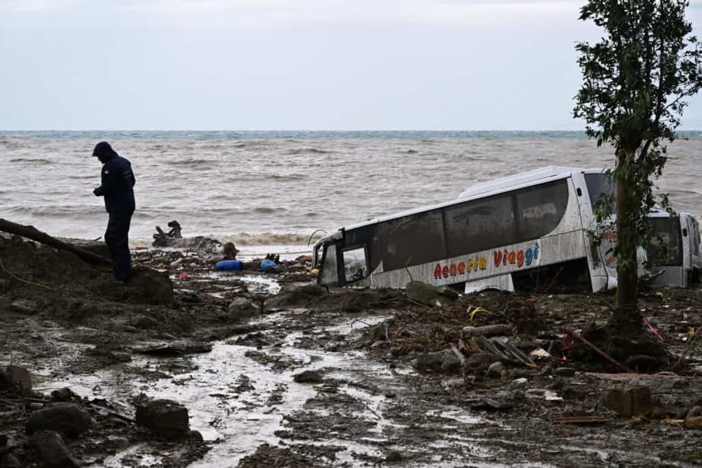 Italie : 1 mort et des dizaines de disparus après un glissement de terrain
