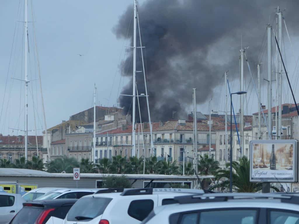 Hérault : un violent incendie se déclare dans un immeuble à Sète