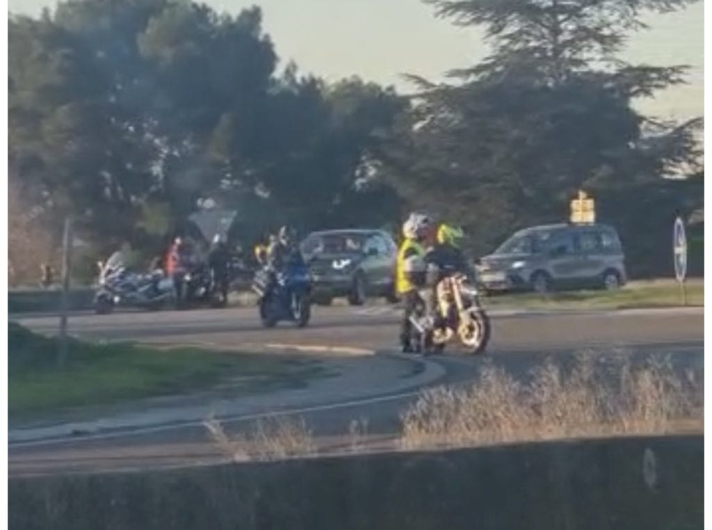 Gard : action surprise des motards en colère, circulation bloquée entre Aimargues et l’A9