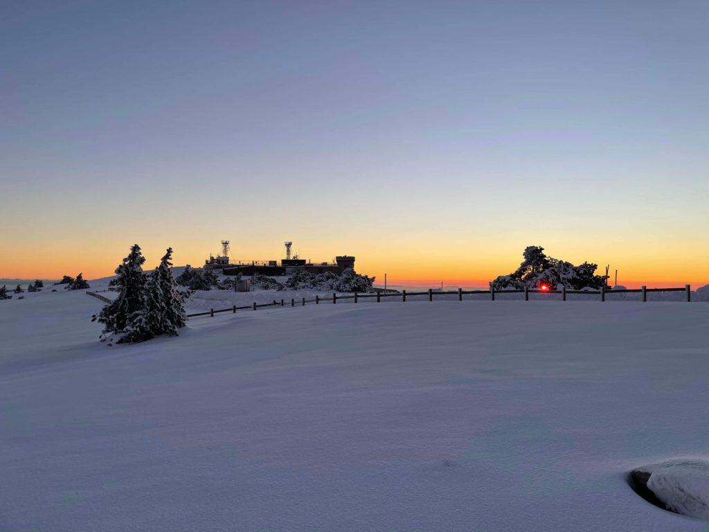 Gard : magnifique lever de soleil ce matin au sommet du Mont-Aigoual