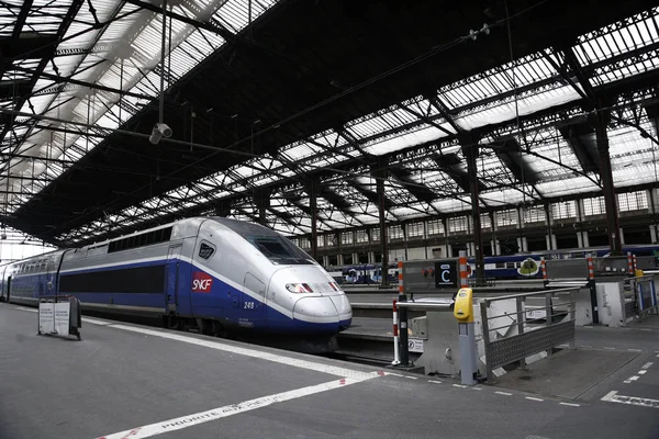 Grève SNCF : 200 000 voyageurs sans train pour Noël