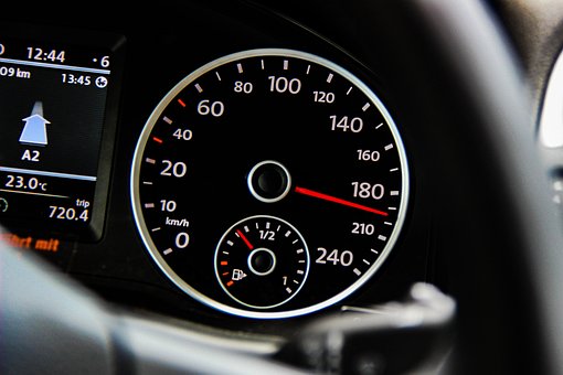 Lot : un automobiliste flashé à 121 km/h à la sortie d’un lavage auto