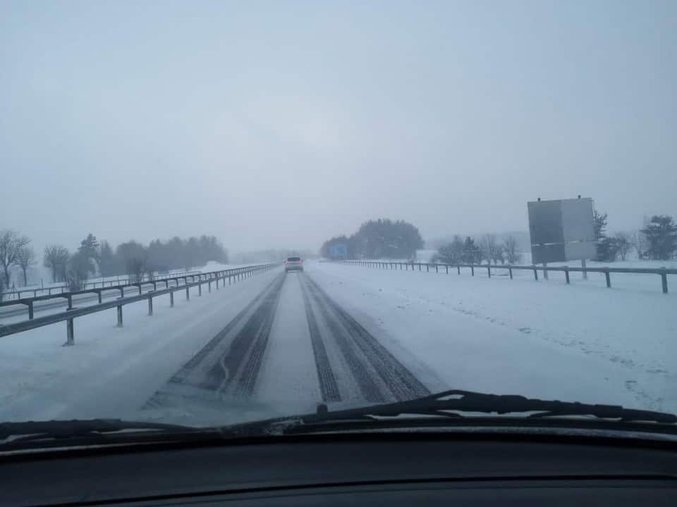 Chutes de neige en cours sur l’autoroute A75, en Lozère. ©️Carine Martin-Avanturier