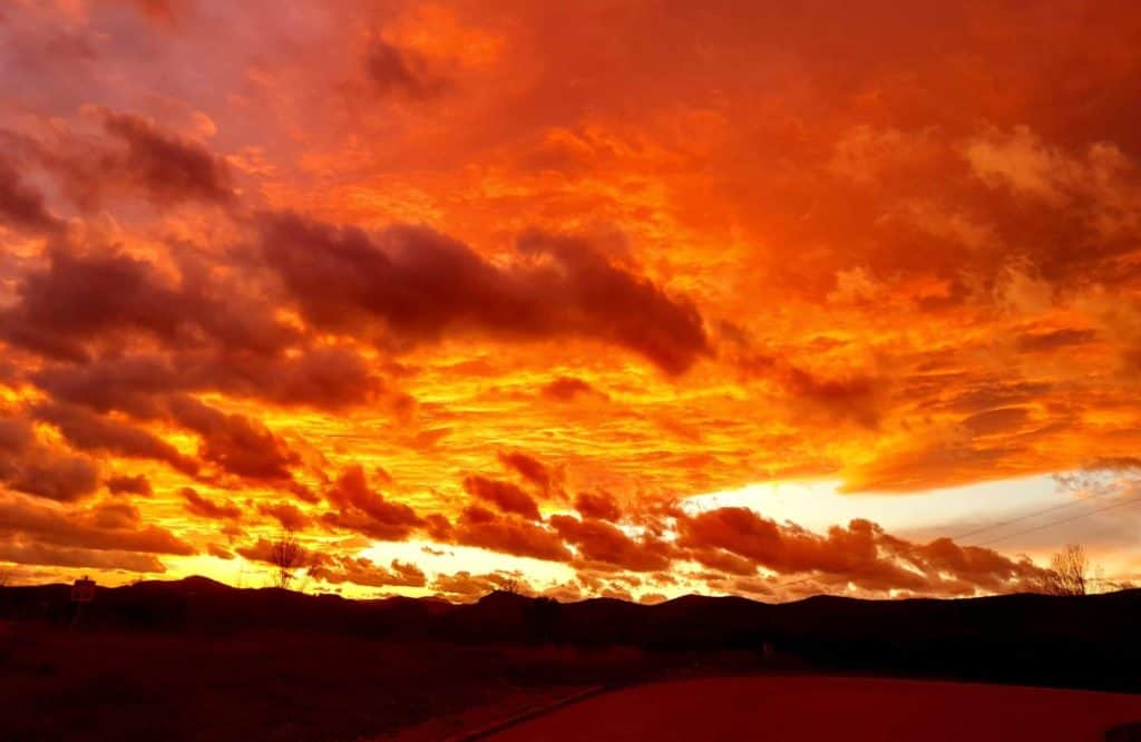 Météo : spectaculaires photos du « ciel de feu » hier soir sur la région