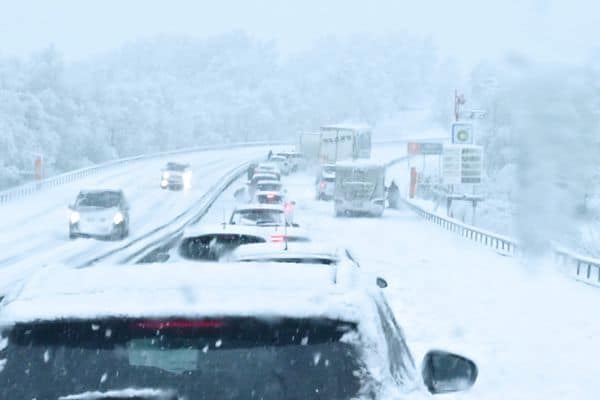 Neige, verglas et vent en Occitanie : risque de congères sur l’autoroute A75