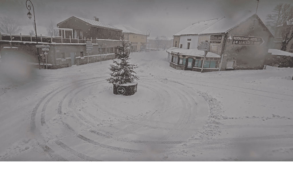 Gard : la neige tombe en abondance dans les Cévennes et autour du Mont-Aigoual