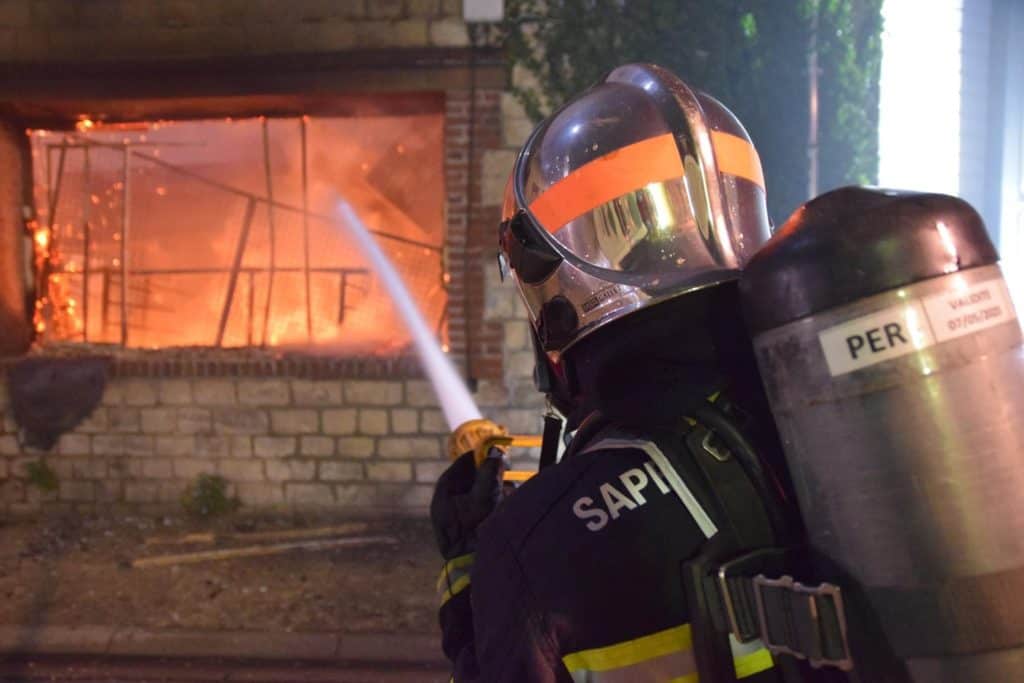 Occitanie : un feu de cheminée se propage à plusieurs toitures