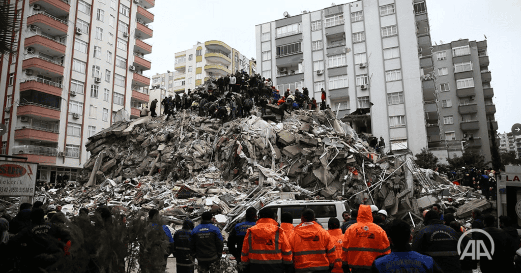 Turquie/Syrie : un terrible tremblement de terre de magnitude 7,8 fait plus de 1400 morts