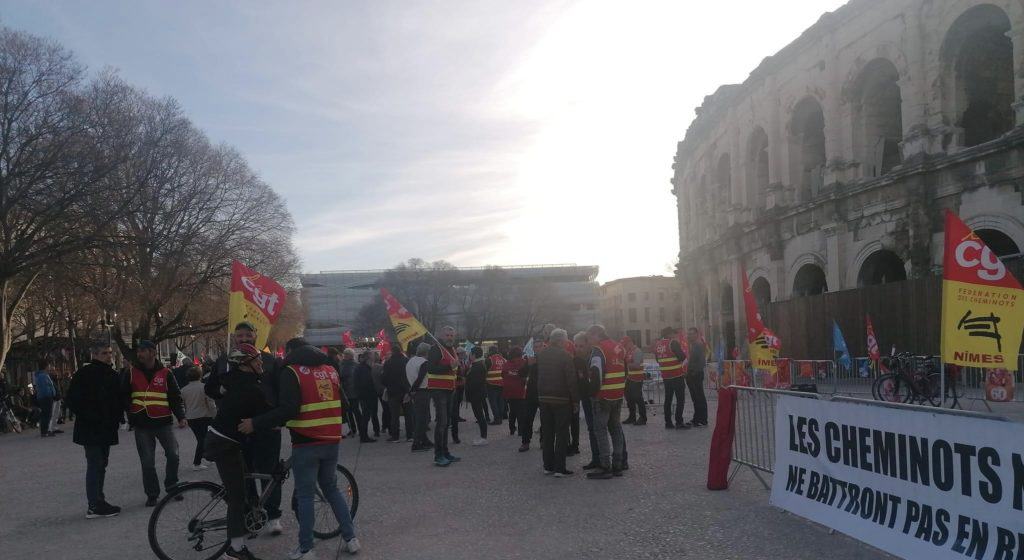 Reforme des retraites : plusieurs rassemblements spontanés contre le 49.3