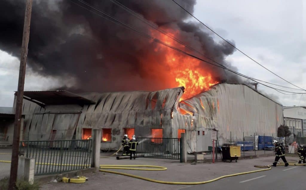 Hérault : important feu d’entrepôt sur la commune de Mudaison