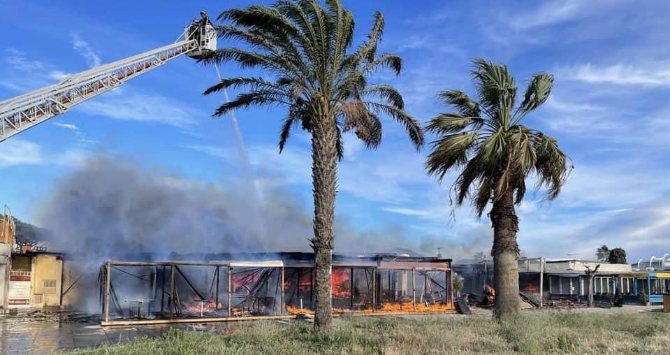 Grau du Roi : un virulent incendie détruit deux restaurants de Port Camargue