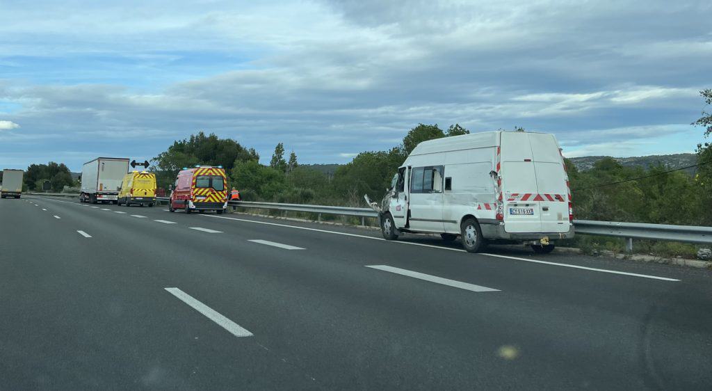 Autoroute A9 : accident entre un poids lourd et une fourgonnette SNCF dans le secteur de Narbonne