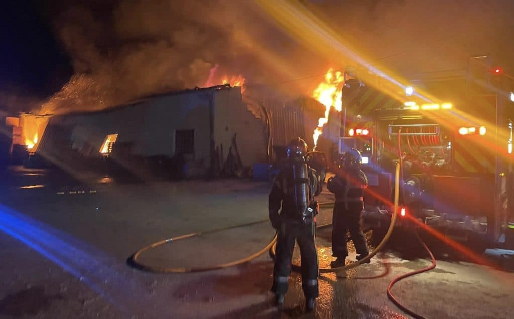 Gard : un hangar agricole totalement détruit par les flammes ce mardi soir