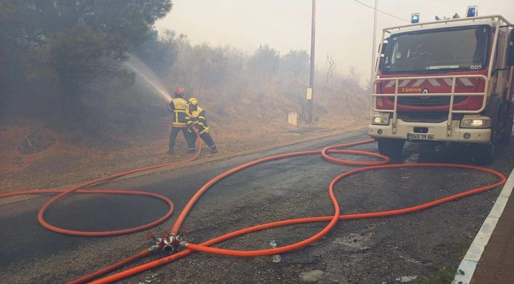 Pyrénées-Orientales : le feu a déjà ravagé 320 hectares, des évacuations sont en cours à Cerbère