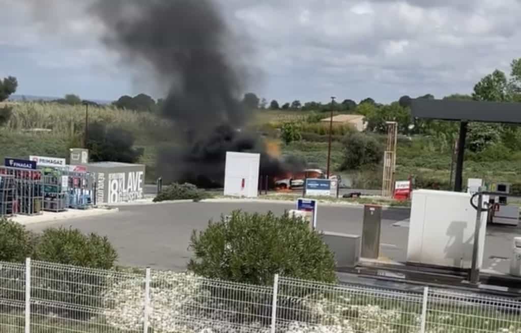 Gard : véhicule et conduite de gaz en feu, 40 personnes confinées dans un centre-commercial