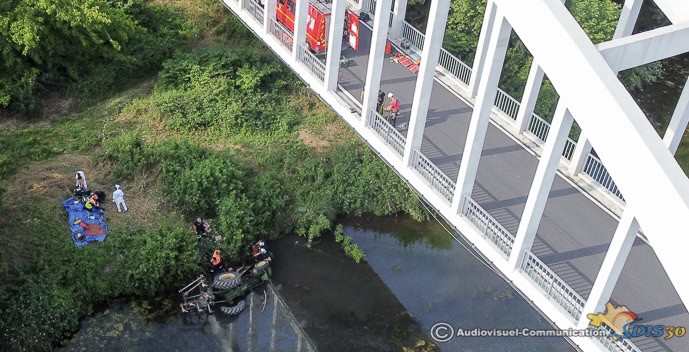 Accident spectaculaire dans le Gard : un tracteur chute de 7 mètres dans le Gardon, un homme blessé