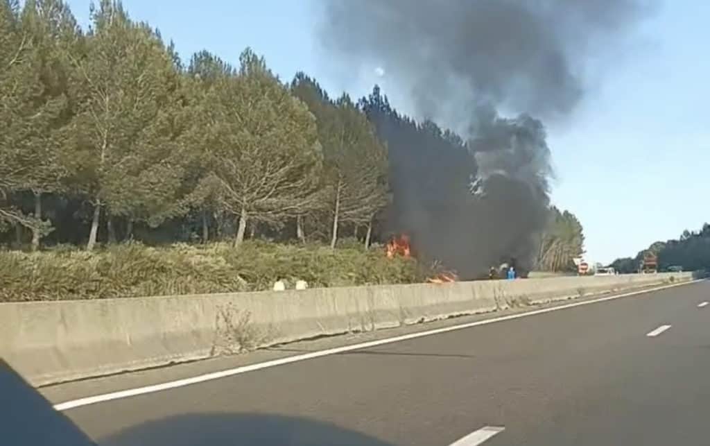 Gard : un véhicule en feu signalé sur la RN106 entre Nîmes et Alès