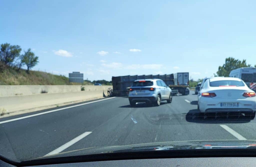 Autoroute A9 : accident en cours près de Lunel, un camion couché sur les voies