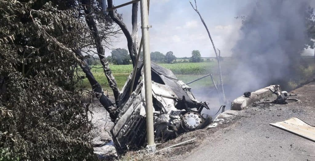 Occitanie : un camion-citerne s’accidente et s’enflamme avec 29 000 litres de carburants