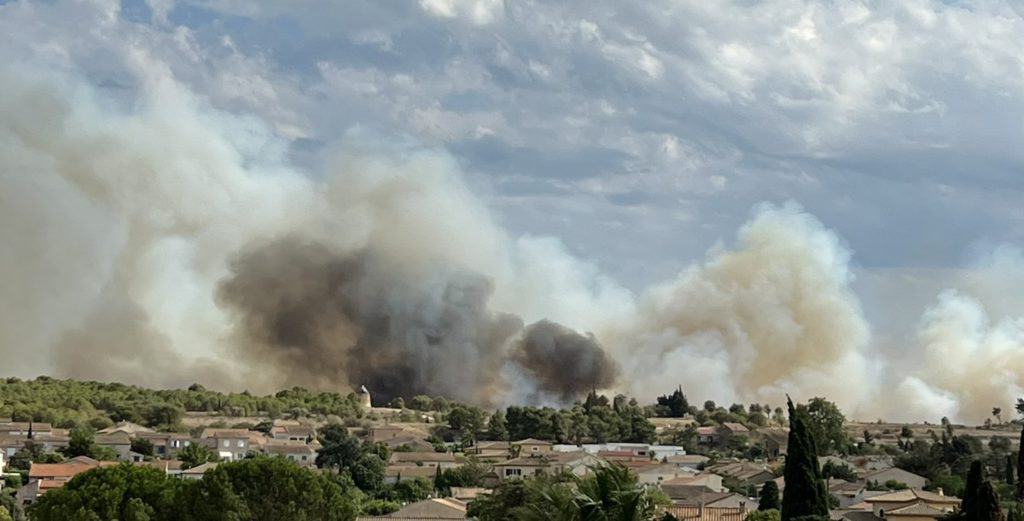 Incendie : un virulent feu mobilise d’importants moyens terrestres et aériens entre l’Hérault et l’Aude