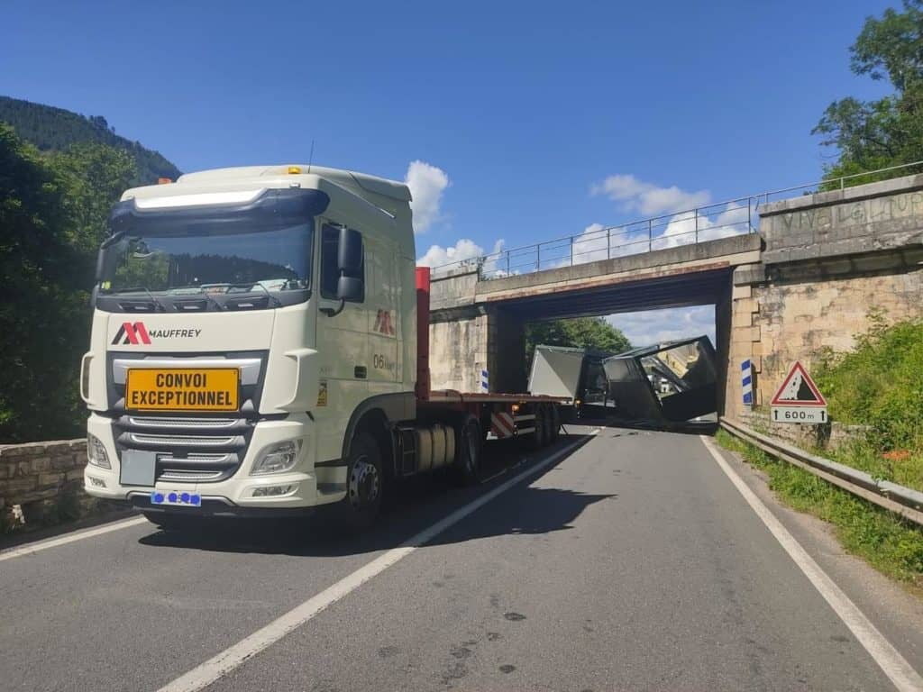 Lozère : Un camion perd son chargement sur les voies, la circulation interrompue