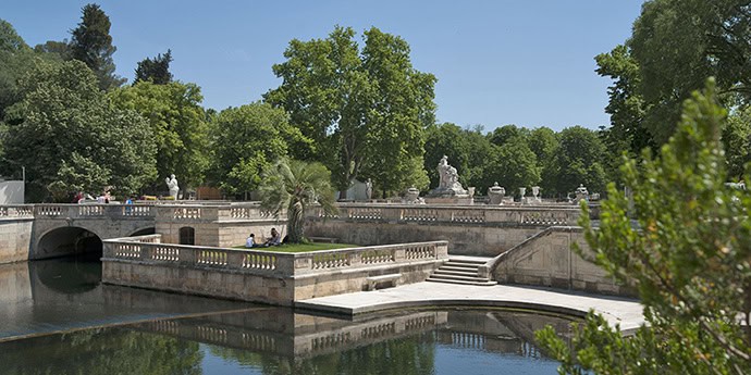 Gard : des clowns font visiter les Jardins de la Fontaine à Nîmes tout l’été