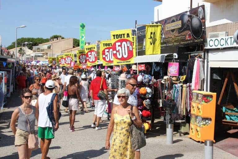 Hérault : pleins de bonnes affaires ce week-end lors de la grande braderie de Marseillan-Plage