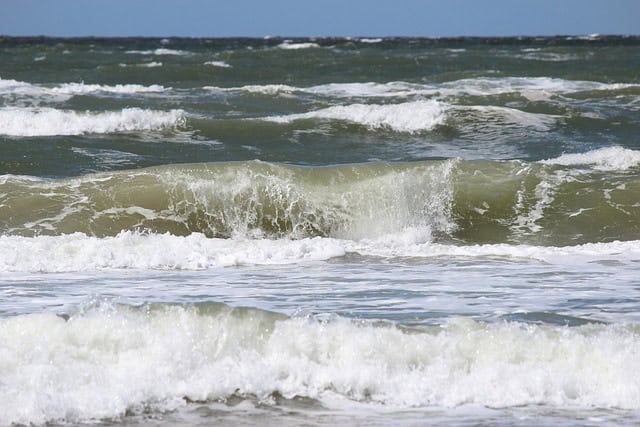 Littoral : alerte à la houle, baignade très dangereuse ce lundi