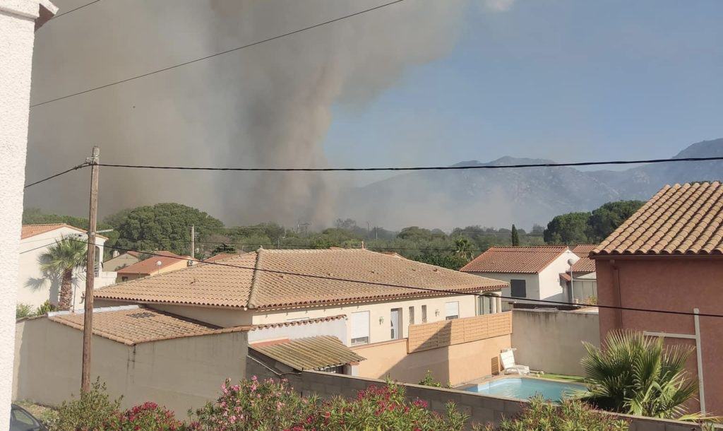 Pyrénées-Orientales : violent incendie  à Saint-André, évacuations en cours