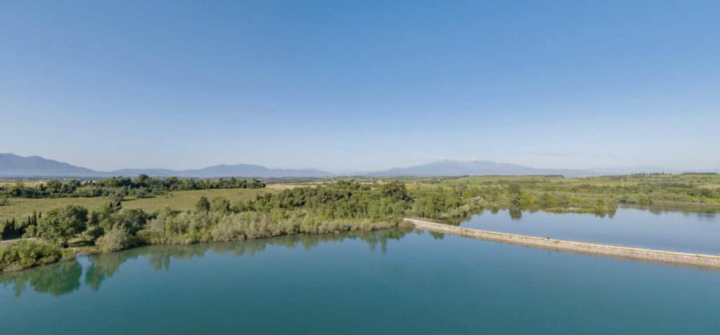 Pyrénées-Orientales : fermeture du Lac de la Raho suite à la découverte de cyanobactéries