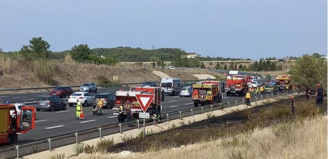 Autoroute A9 : entre Narbonne et Béziers un feu de véhicule se propage à la végétation