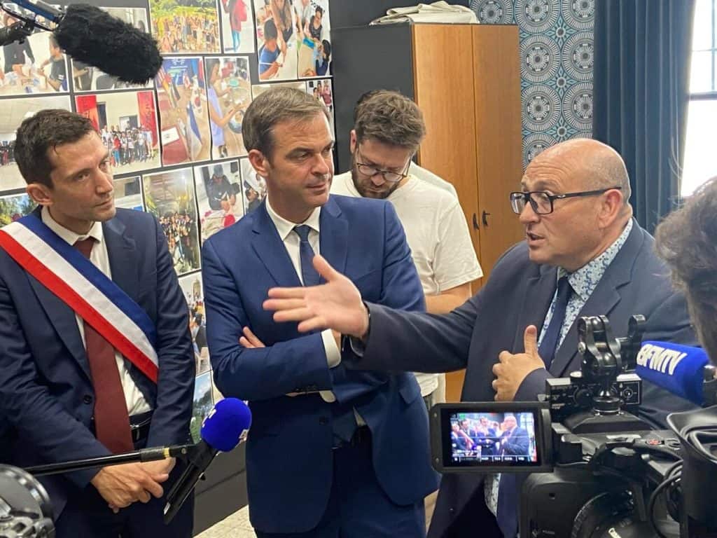 Gard : Olivier Véran en visite à Beaucaire dans le cadre de la Journée Internationale de la Démocratie
