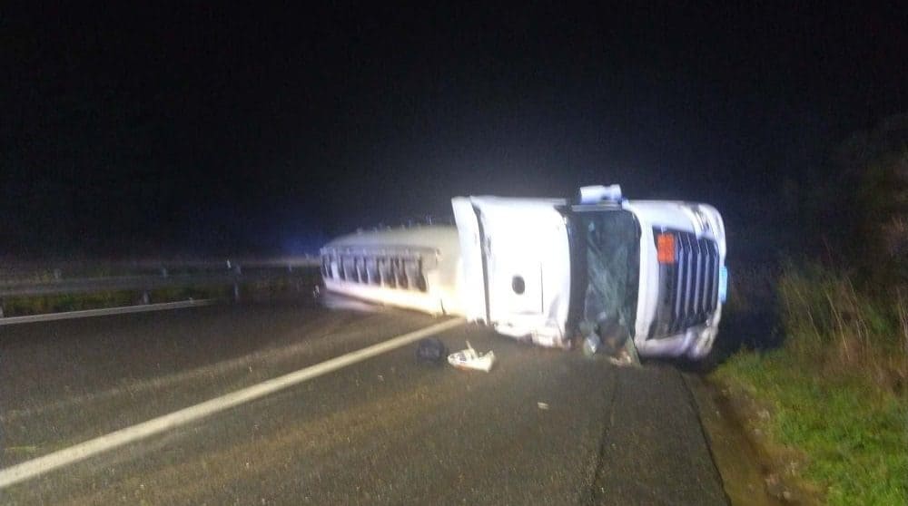 Gard. Accident sur l’A54 : la circulation coupée à cause d’un camion citerne couché