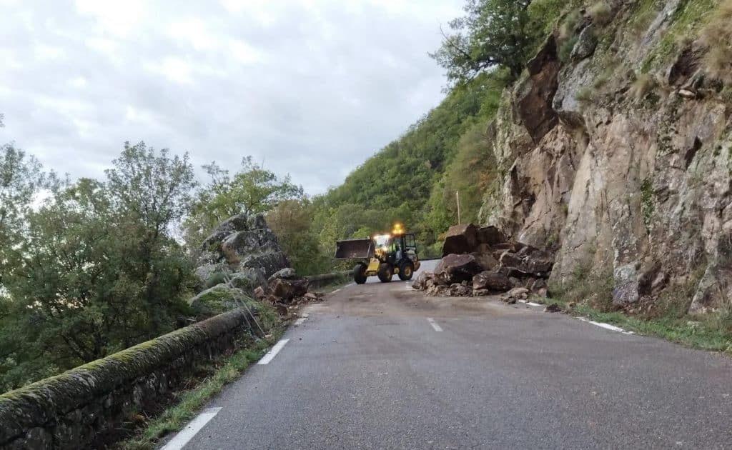Gard : éboulement de rochers sur la route entre Le Vigan et l’Espérou