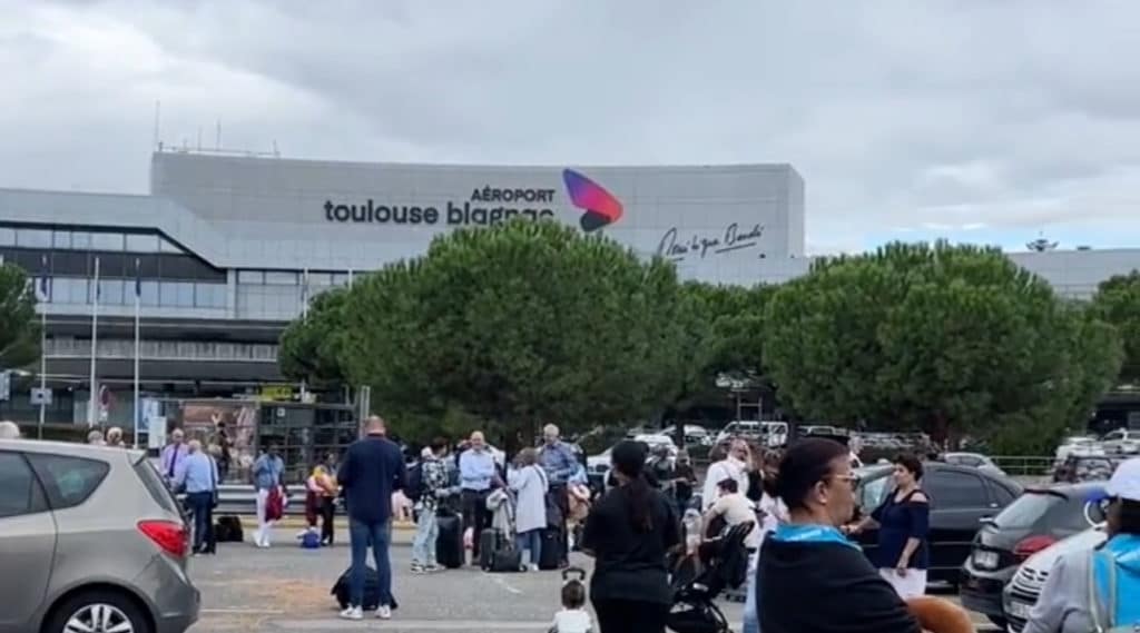Évacuation d’aéroports en France suite à des menaces d’attentats : celui de Toulouse évacué