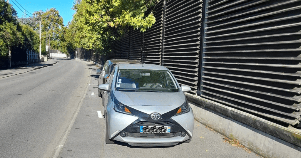 Toulouse : l’insolite transformation illégale d’un trottoir en parking