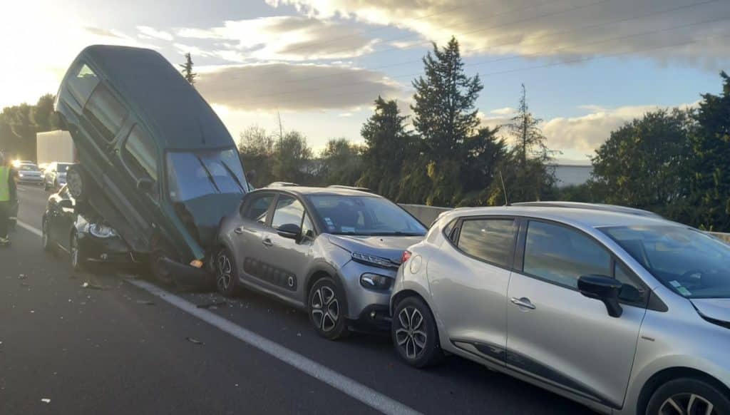 Gard : spectaculaire carambolage sur l’autoroute A9 ce dimanche après-midi près de Nîmes